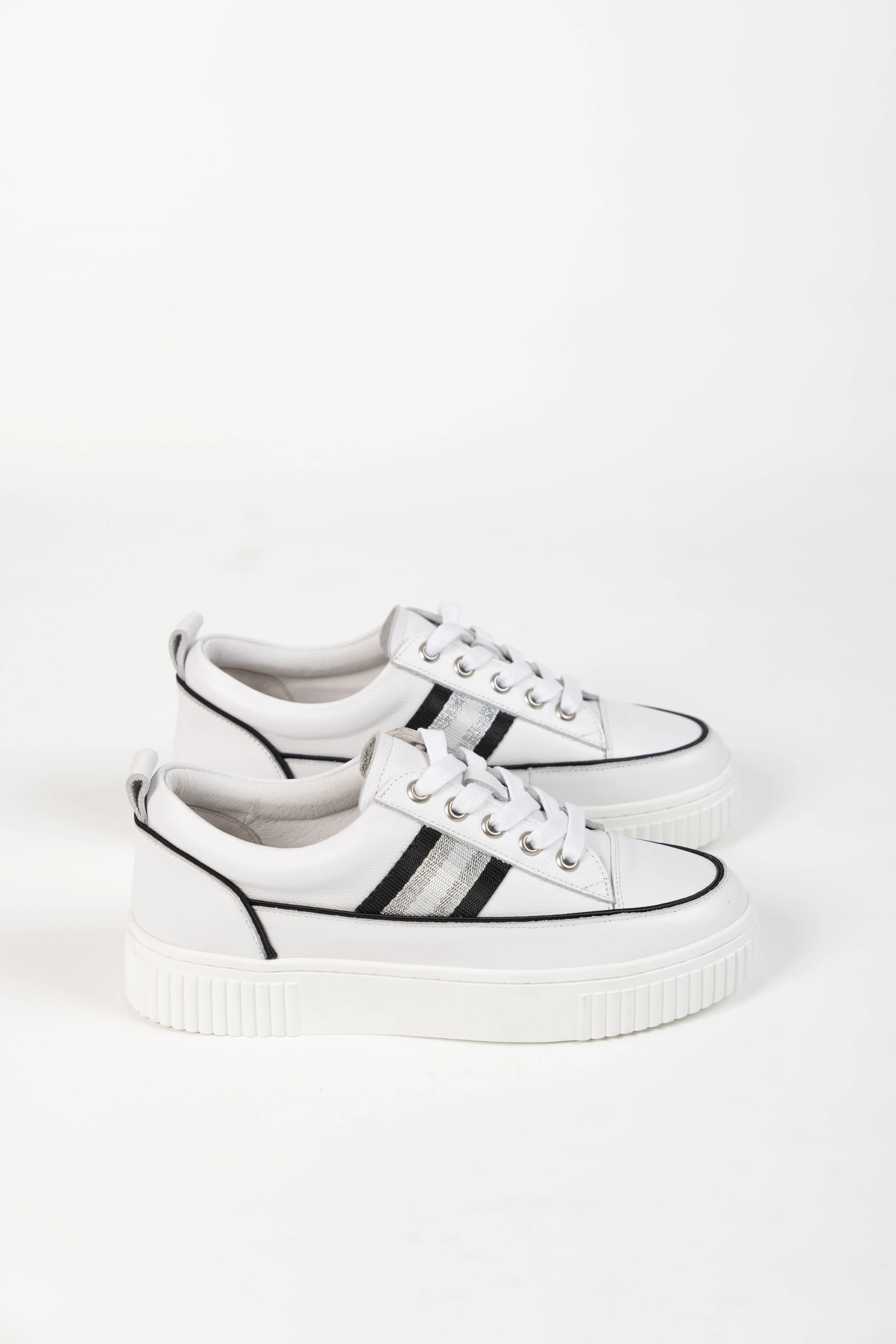 INTRIGUE SNEAKER WHITE / BLACK