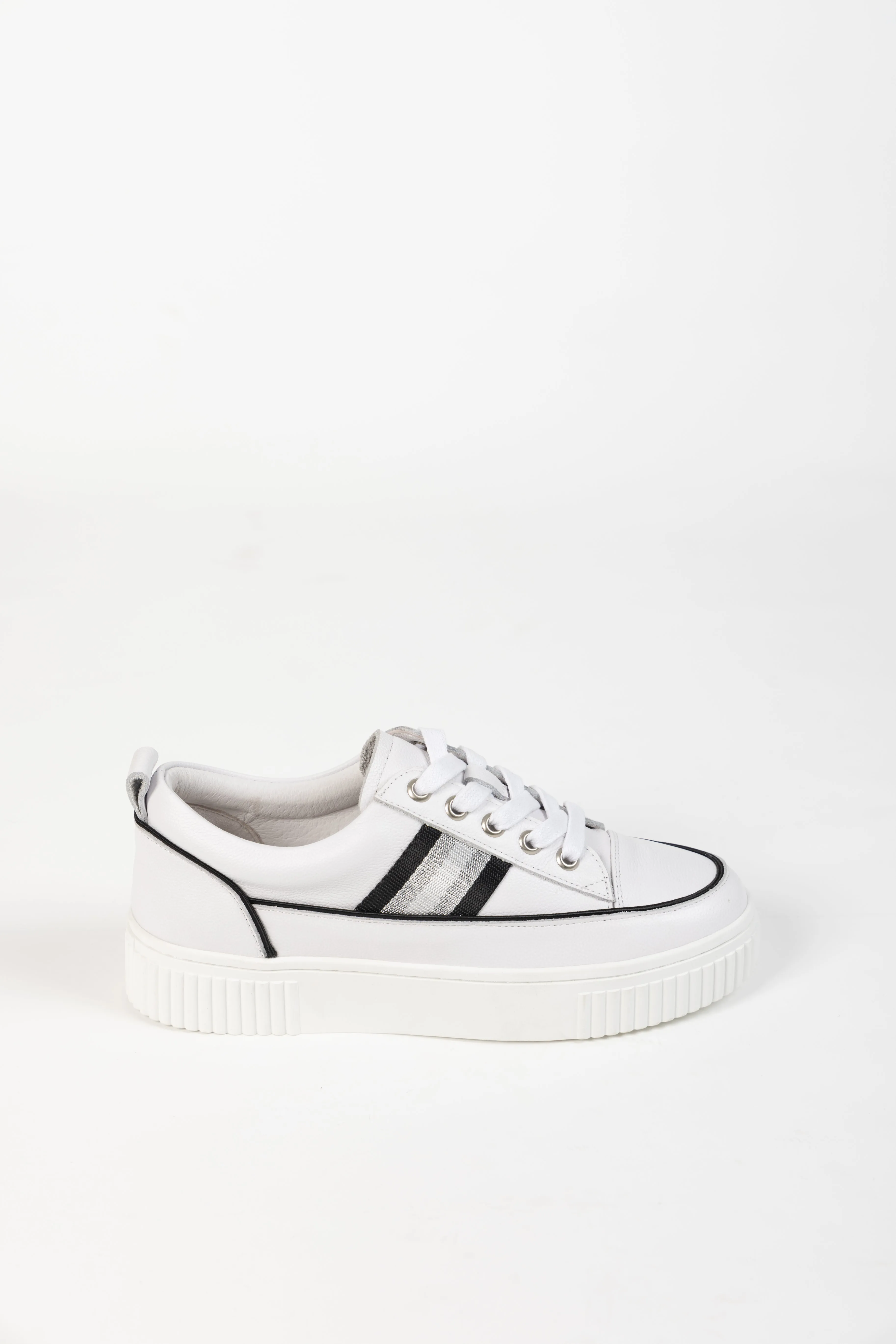 INTRIGUE SNEAKER WHITE / BLACK