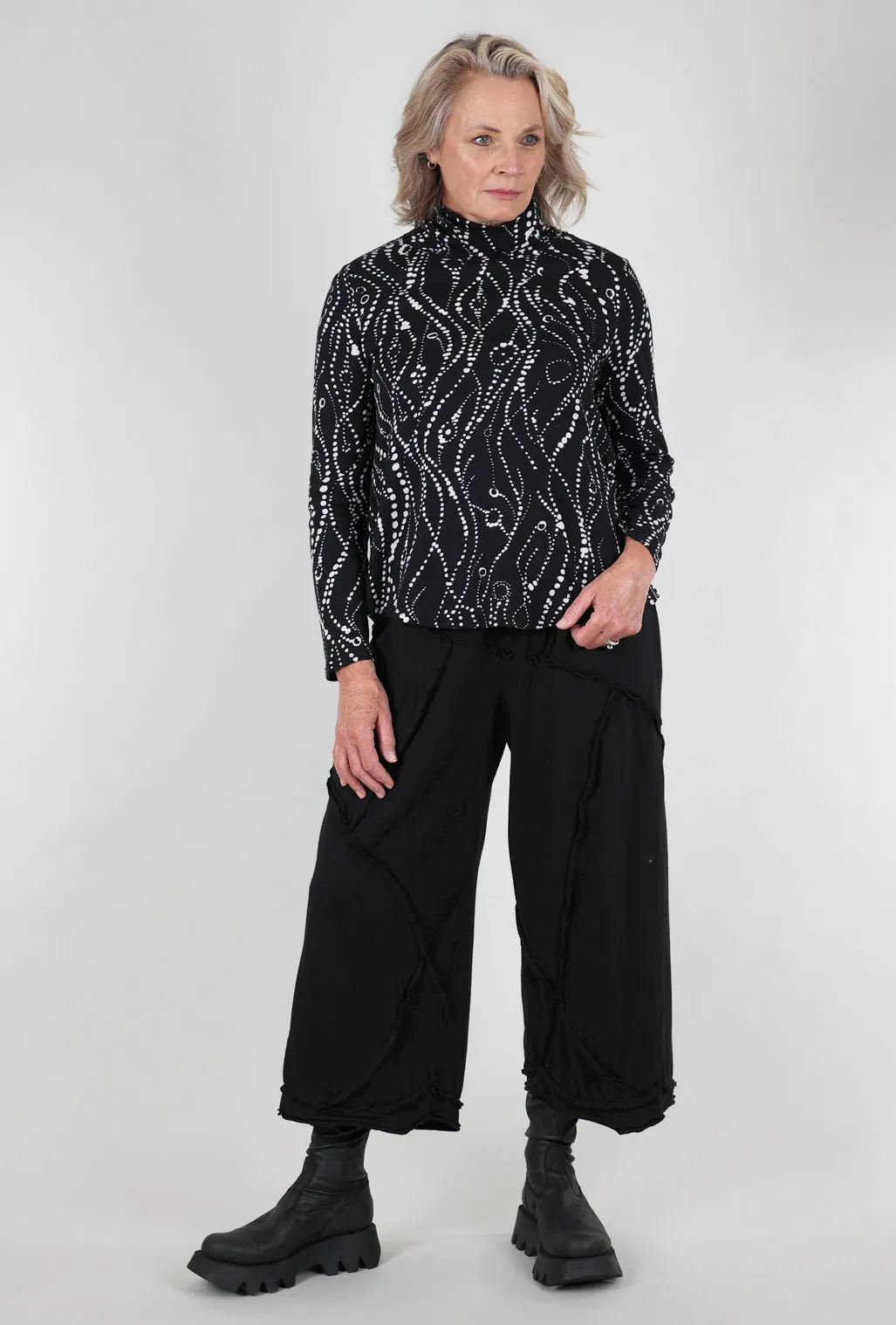 Wavy Dot Tneck, Black